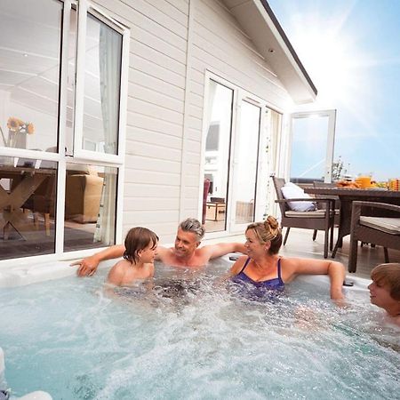 Piran Meadows Resort New Quay Buitenkant foto