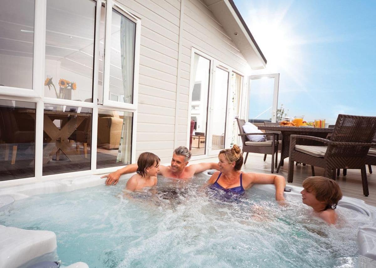 Piran Meadows Resort New Quay Buitenkant foto