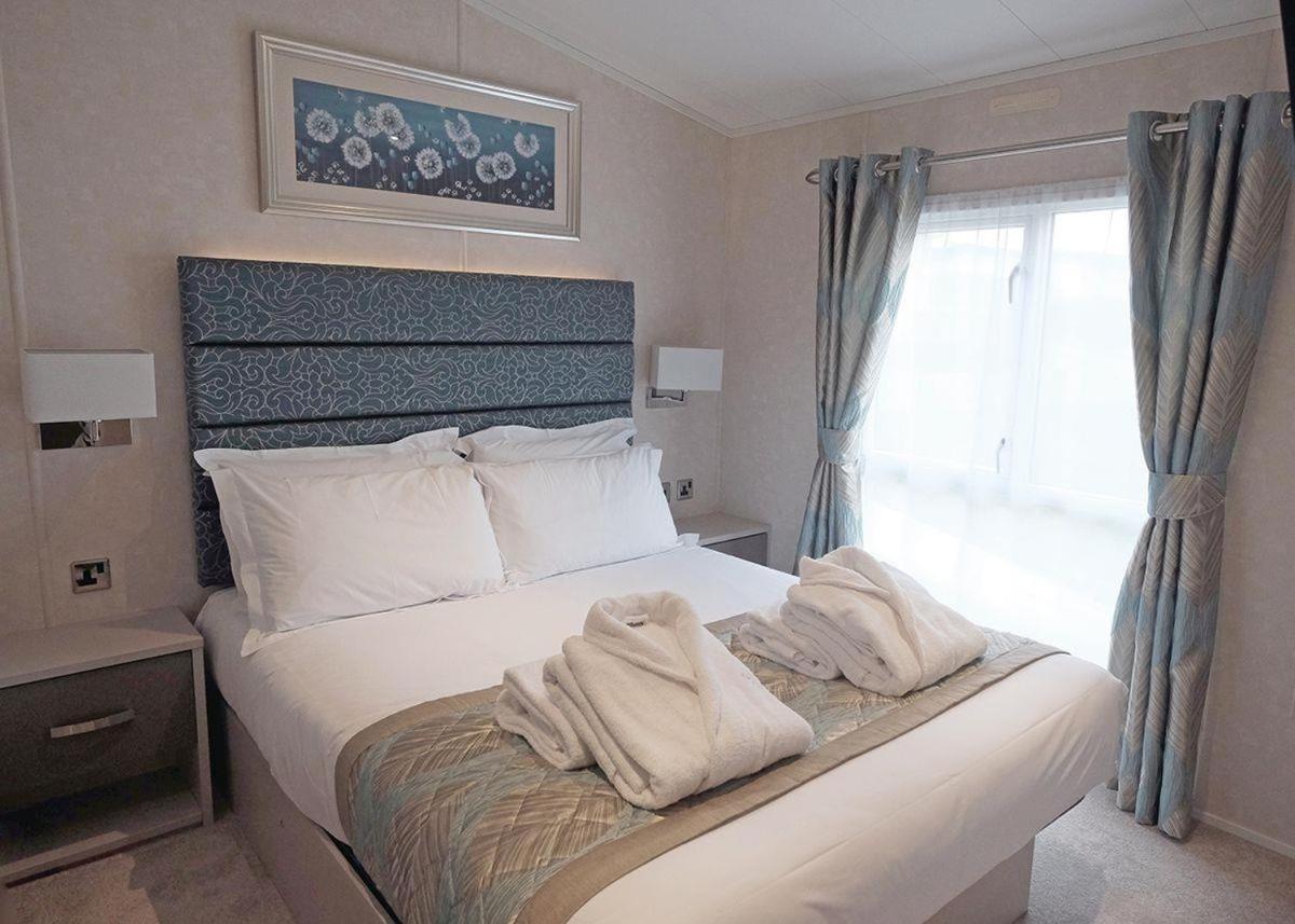 Piran Meadows Resort New Quay Buitenkant foto