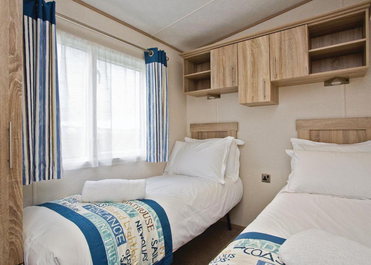 Piran Meadows Resort New Quay Buitenkant foto