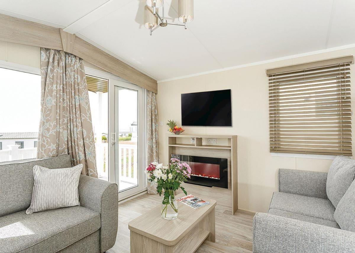 Piran Meadows Resort New Quay Buitenkant foto