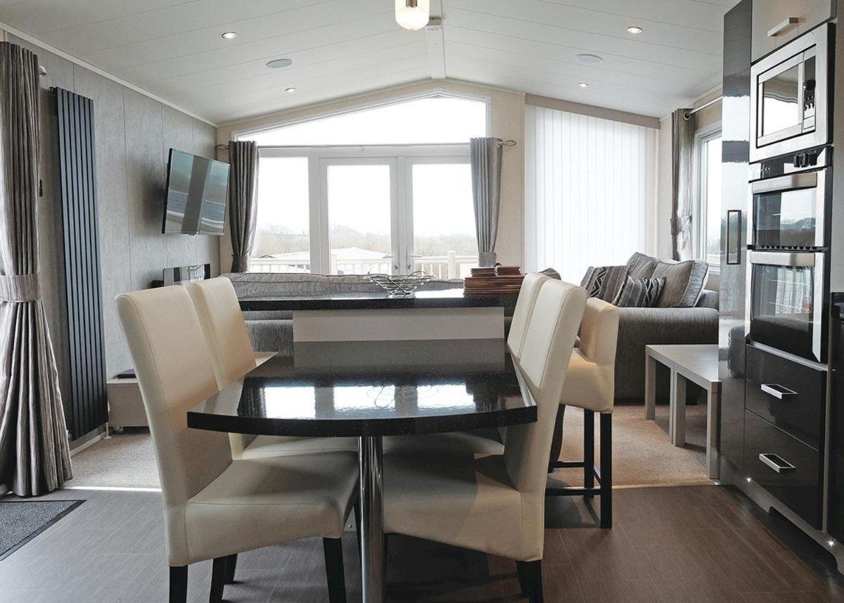 Piran Meadows Resort New Quay Buitenkant foto
