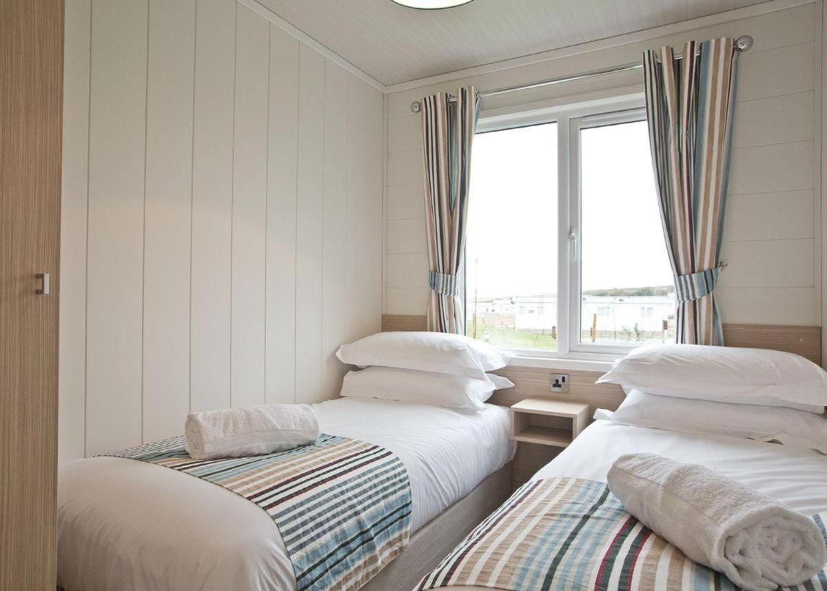 Piran Meadows Resort New Quay Buitenkant foto