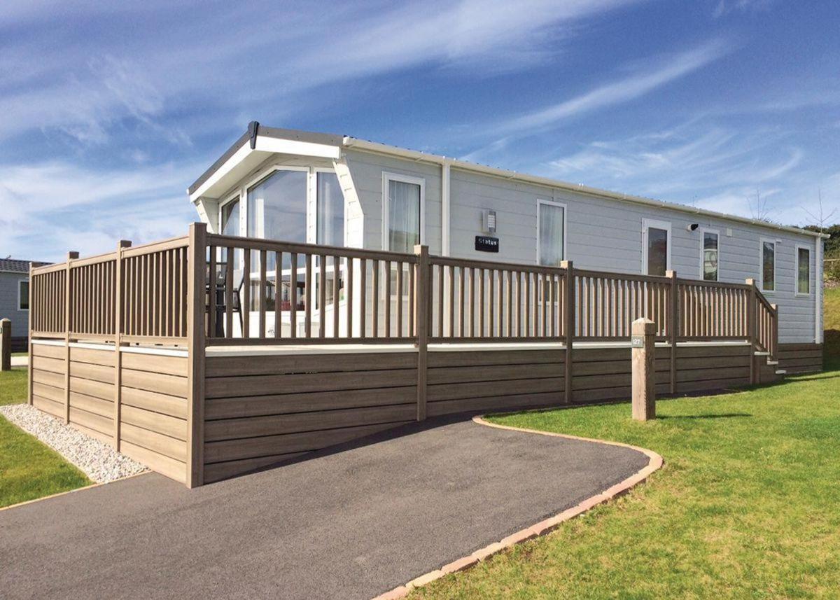 Piran Meadows Resort New Quay Buitenkant foto