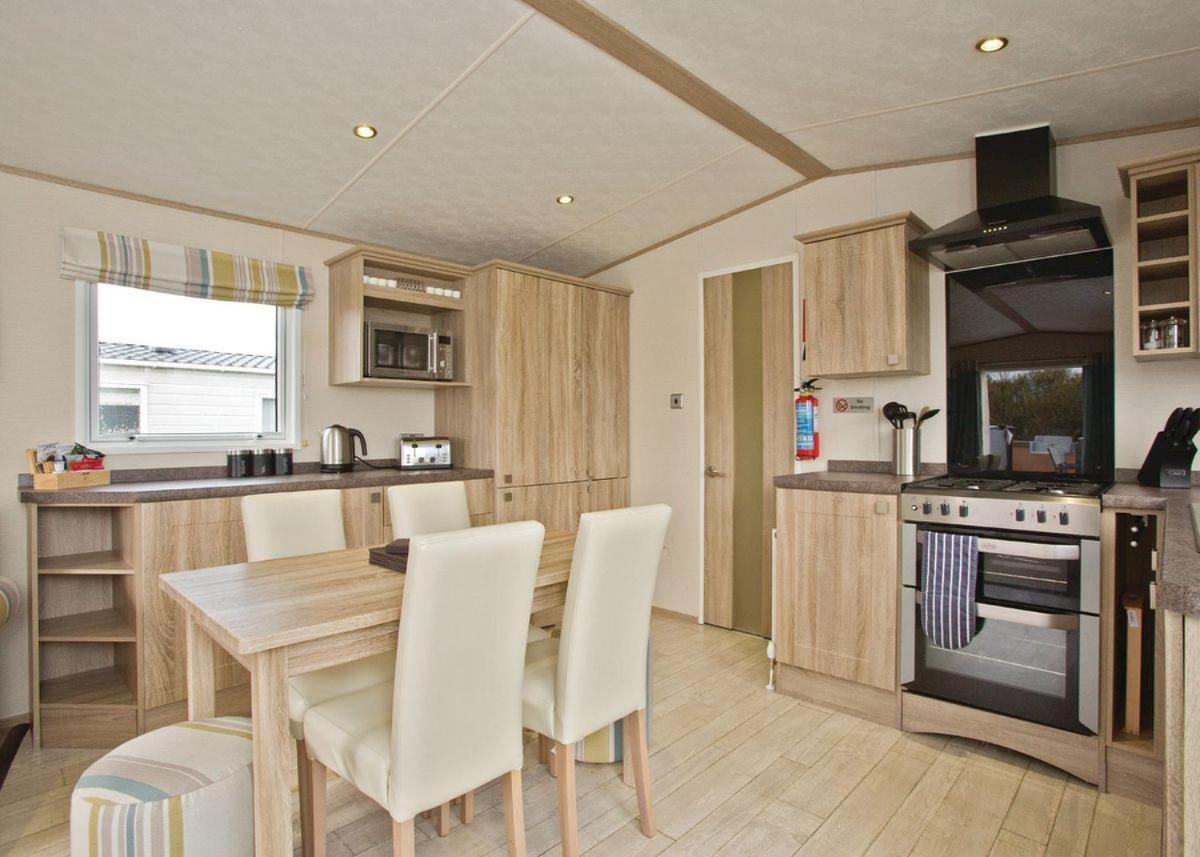 Piran Meadows Resort New Quay Buitenkant foto
