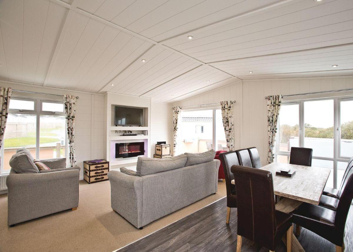 Piran Meadows Resort New Quay Buitenkant foto