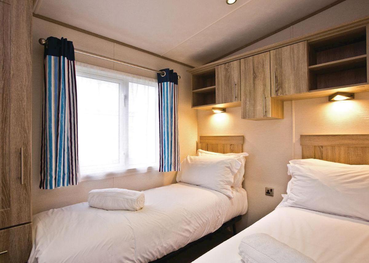 Piran Meadows Resort New Quay Buitenkant foto