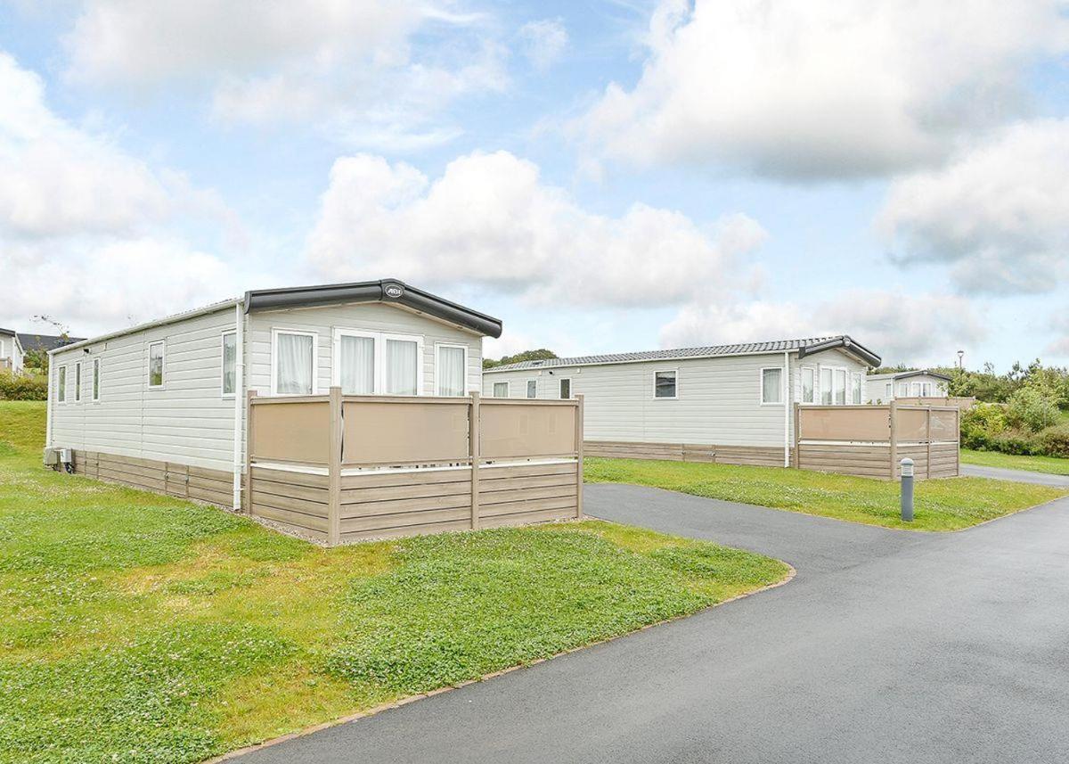 Piran Meadows Resort New Quay Buitenkant foto