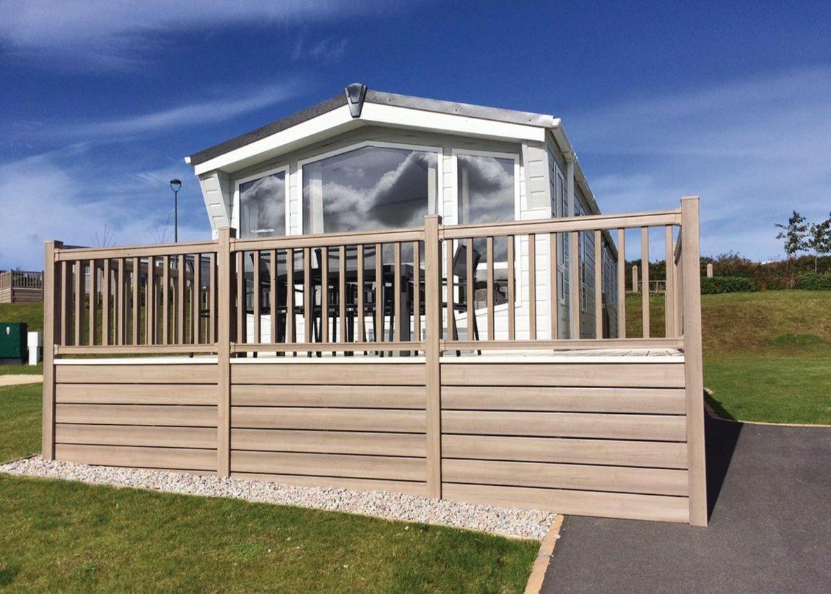 Piran Meadows Resort New Quay Buitenkant foto