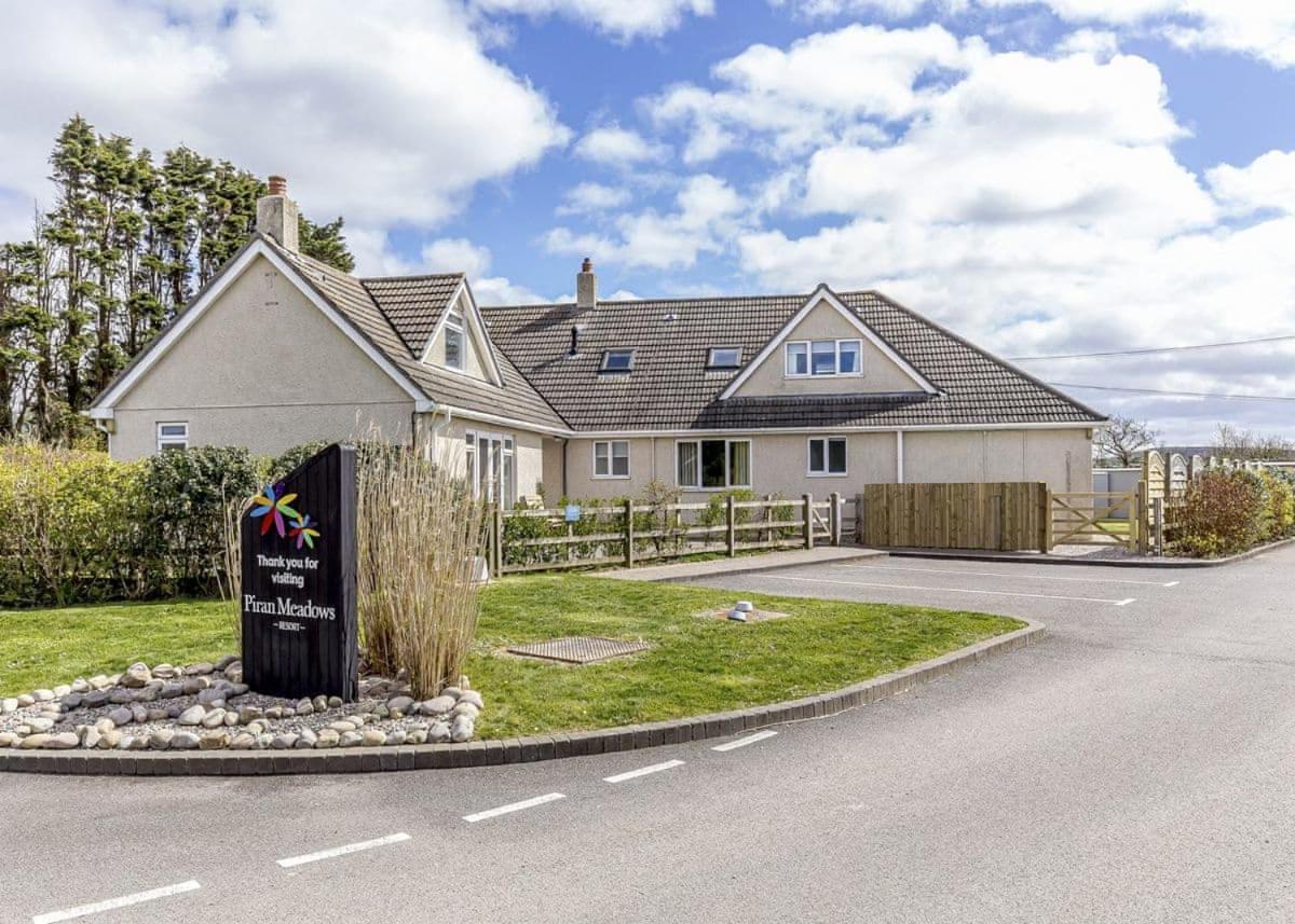 Piran Meadows Resort New Quay Buitenkant foto